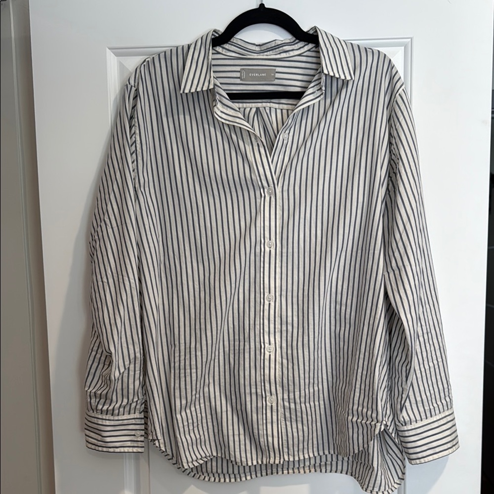 Everlane - The Silky Cotton Relaxed Shirt in Deep Blue/Cancas